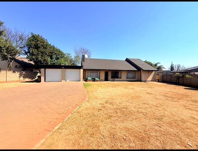 3 BEDROOM HOUSE FOR SALE IN CRESSLAWN